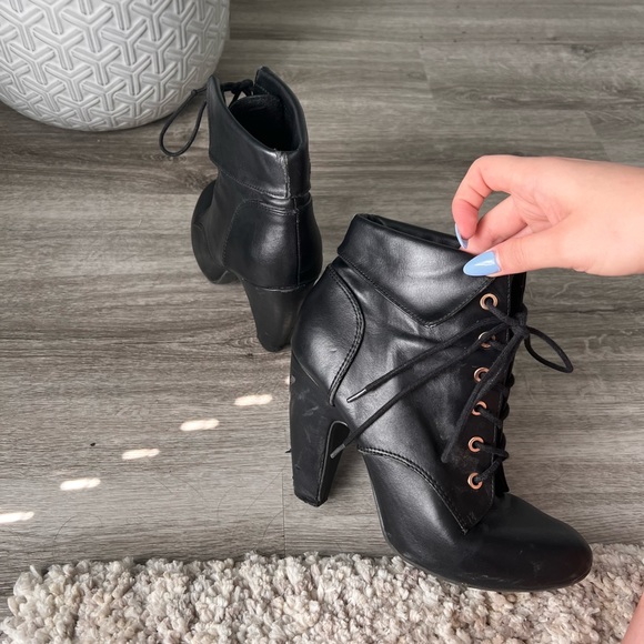 Black heel booties size 9 - Picture 13 of 15